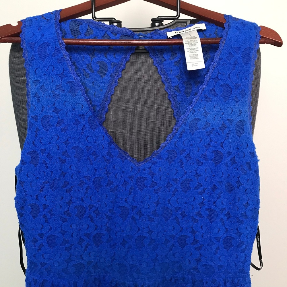 CLOSET CLOSING Fit & Flare Sleeveless V-Neck Dress - Picture 2 of 5